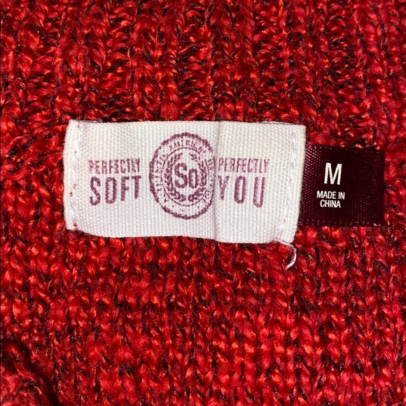 red long sleeve sweater - Picture 3 of 4